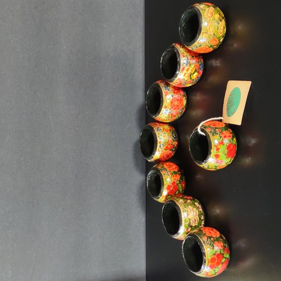 8pc Handpainted Wood Napkin Rings - Picture 2 of 4